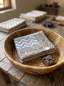 Pañuelo Cuadrado Hecho a Mano con Estampado Indio, Bufanda de Algodón Boho, Accesorio para el Cabello, Regalo para Ella, Duradero para el Verano y la Playa - Product Image 2