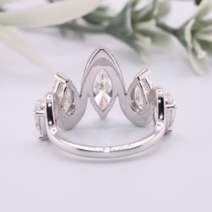 Anillo de Boda con Diamante Cultivado en Laboratorio con Corte Marquesa en Forma de Pera, Oro Blanco, Bisel en Forma de V, Joyería Fina de Regalo - Product Image 3
