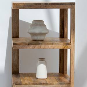 Estante Esquinero Hexagonal Vandana Merino, Mueble de Almacenamiento Moderno de Madera Sólida que Ahorra Espacio - Product Image 5