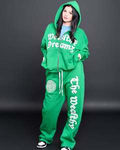 Ensemble de sweat-shirt vert de luxe personnalisé avec impression de lettres blanches et logo, et pantalon de survêtement ample en molleton brossé doux - Product Image 2