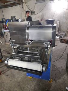 Máquina Eléctrica para Moldear Masa con Cinta Transportadora Minh Tam Bakery 1750x500x1050 (DxRxC) con 1 Año de Garantía - Product Image 2