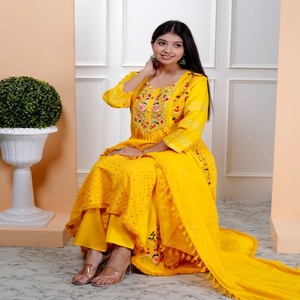Conjunto de Kurta Anarkali de Rayón Amarillo Elegante para Mujer NIYANI, Bordado Intrincado en Relieve, Estilo Étnico Festivo de Rajasthan - Product Image 5