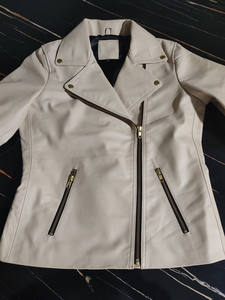 Chaqueta Varsity de Piel de Oveja Auténtica Personalizada para Mujer, al por Mayor, Calefactable, Transpirable, Resistente al Viento, para Invierno, de Fabricante - Product Image 5