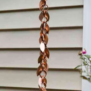 Chaîne de pluie élégante en cuivre à motif de feuilles, inspirée de la nature, pour dévier l'eau des gouttières - Product Image 1