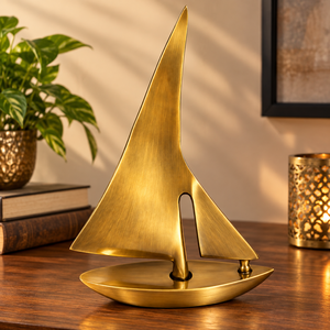 Elegante Escultura de Velero de Latón, Figura Náutica de Metal Dorado Hecha a Mano, Decoración de Lujo para Mesa, Adorno Costero para Hogar u Oficina - Product Image 1