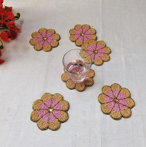 Ensemble de sous-verres perlés à motif floral personnalisable, en verre artisanal, pour accent de table de mariage, de Noël ou de fête, à prix abordable - Product Image 2