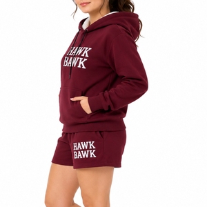 Ensemble short et sweat à capuche pour femme – Style lounge premium, tissu doux et confortable, mode décontractée moderne, coupe ample et relaxante - Product Image 3