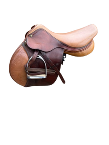 Selle d'équitation anglaise en cuir véritable de luxe, artisanale, confortable, durable, ajustement sûr, équipement d'équitation - Product Image 1