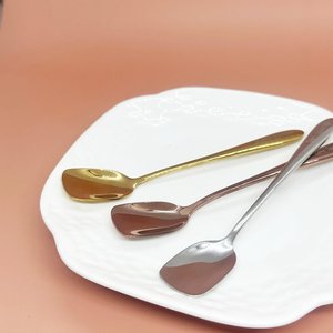 Lot de 4 couverts dorés en acier inoxydable pour restaurant (cuillères, fourchettes et couteaux) – Idéal pour les mariages - Product Image 3