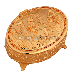 Boîte à pain ovale en laiton représentant la Sainte Famille |   Boîte de rangement décorative pour église – DOUBLE VEE EXPORTS - Product Image 4