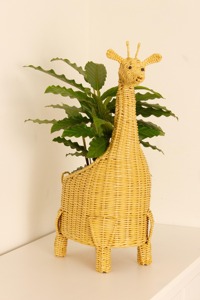 Cesta de ratán con forma de jirafa, hecha a mano, cestas de almacenamiento de ratán natural, modernas y multifuncionales, hechas en Vietnam. - Product Image 5