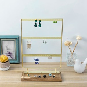 Support à bijoux en métal avec trois barres horizontales pour boucles d'oreilles et bagues, base en bois, organisateur de présentation - Product Image 2