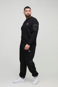 เสื้อสเวตเชิ้ตคอกลมสีดำสำหรับผู้ชาย กางเกงจ็อกเกอร์ทรงปกติ ดีไซน์กระเป๋า เหมาะสำหรับใส่ในฤดูใบไม้ร่วง ผลิตจากผ้าฝ้ายเฟรนช์เทอร์รี่ 100% ชุดเซ็ตสองชิ้นแบบมีฮู้ด - Product Image 2