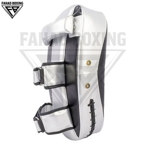 Fournisseur direct d'usine de protections thaïlandaises personnalisées de haute qualité pour les entraîneurs de Muay Thai, équipement de boxe Muay Thai en cuir - Product Image 2