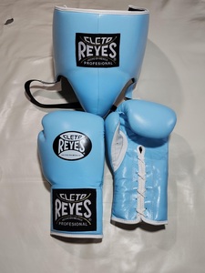 Guantes de Boxeo de Cuero Vacuno Premium Estilo Mexicano Cleto Reyes con Cierre de Cordones, Protector Nasal y Protector Inguinal - Product Image 4