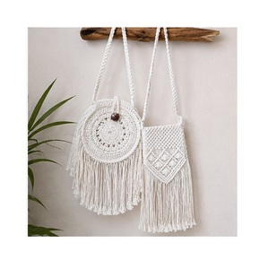 Bolso de hombro de algodón macramé y ganchillo hecho a mano para mujer, ideal para compras en boutiques, regalos y uso personal. Venta al por mayor. - Product Image 1