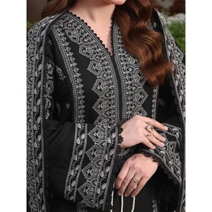 Organza brodé en coton premium noir intense avec bordure intégrale et broderie complexe sur le devant, les manches et les bordures - Product Image 6
