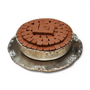 Assiette et bol en métal argenté avec bordure décorative, accessoires pour chocolat personnalisables, tailles et couleurs sur mesure disponibles - Product Image 1