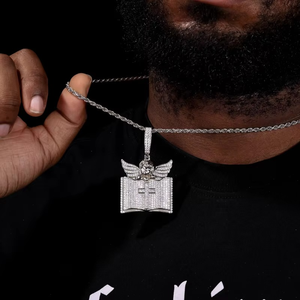 Pendentif religieux pour homme en argent 925, en forme de livre ouvert avec ailes d'ange chrétien et micro-pavé de moissanite taille ronde - Product Image 1