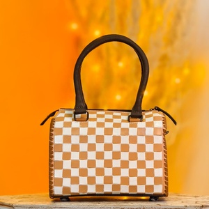 Bolso Cruzado de Lujo Venus de Cuero Genuino Impermeable con Patrón Floral y Letras Hecho a Mano, Estilo Western, con Cremallera, ¡Gran Venta! - Product Image 2