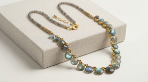 Collier en pierres précieuses de labradorite facettée en argent sterling 925 plaqué or avec chaîne réglable pour les fêtes, les mariages, les cadeaux - Product Image 2