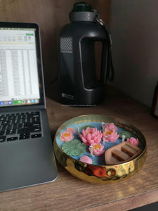 Cuenco de latón martillado hecho a mano para estanque – Decoración de lujo con arte de cera de loto flotante y barco - Product Image 5