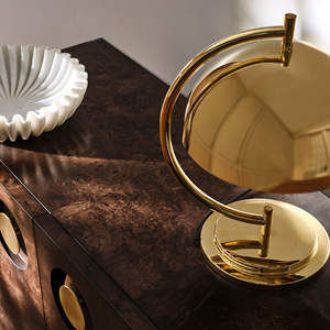 ชิ้นงานเสิร์ฟอาหารที่หรูหราเหล่านี้สะท้อนถึงศิลปะอันเหนือกาลเวลาและความหรูหราที่ประณีต ออกแบบมาเพื่อบ้านยุคใหม่ - Product Image 4