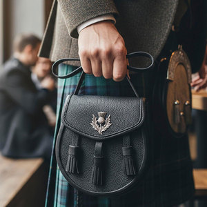 Sporran écossais personnalisé en similicuir noir pour kilt, avec badge goutte de sang en relief, vente en gros - Product Image 4
