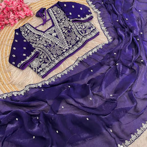 ผ้าไหมซารีแบรนด์ Fendy ดีไซน์หรูหรา พร้อมเสื้อคลุมสุดสง่างาม ทันสมัย มีสไตล์ โดดเด่น สะท้อนวัฒนธรรมอินเดีย ล่าสุด ทันสมัย เหมาะสำหรับงานปาร์ตี้ สำหรับผู้หญิง - Product Image 1