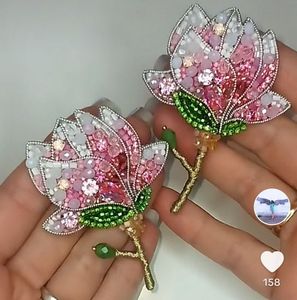 Broche Bordado Artesanal Exclusivo MD HANDICRAFTS con Adornos de Cuentas de Alta Calidad, Joyería Unisex para Bodas - Product Image 3