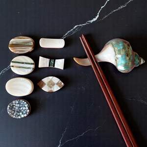 Support à baguettes en coquille d'escargot, fait main au Vietnam, accessoire de table en coquillage pour restaurants et acheteurs en gros de cadeaux - Product Image 2
