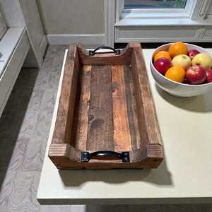 Bandeja decorativa personalizada para café, té y desayuno, hecha de bambú o madera de acacia, bandeja de madera con asa. - Product Image 1