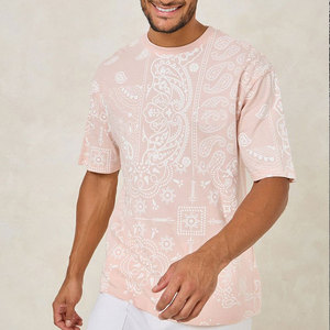 Camiseta de Manga Corta Rosa para Hombre con Estampado Paisley, Cuello Redondo, Corte Holgado, Estilo Casual, 100% Algodón Jersey - Product Image 1