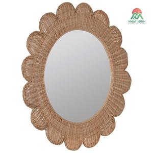 Un espejo de pared floral de estilo rústico tipo casa de campo. Hecho a mano. Apto para uso en interiores y exteriores. - Product Image 1