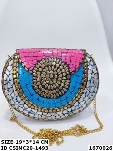 Pochette de soirée demi-lune de luxe classique en mosaïque métallique perlée avec chaîne, motif géométrique multicolore - Product Image 3