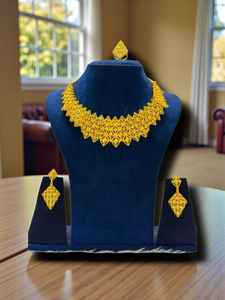 AWAIS HOUSE Nouvelle Collection Femme : Parure de Bijoux en Laiton Plaqué Or Style Hip Hop avec Diamants, Collier et Bracelet Massifs pour Fête et Mariage - Product Image 4