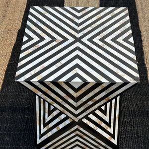 Mesa de Cajones con Incrustaciones de Hueso de ILAHI, con Base de Latón, Diseño Moderno, Detalles de Ágata, Almacenamiento de Tres Niveles, Mueble Portátil para el Hogar - Product Image 1