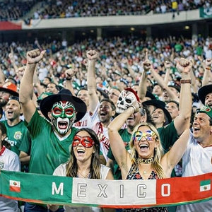 Bufanda de Fútbol Resistente, Tejido de Alta Calidad, Material Suave y Cálido para Uso en Estadios y para Aficionados a los Equipos - Product Image 2