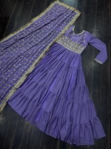 Traje Anarkali Moderno de Georgette Lavanda, Largo hasta el Suelo, con Bordado y Lentejuelas, de Secado Rápido, para Bodas/Fiestas - Product Image 4