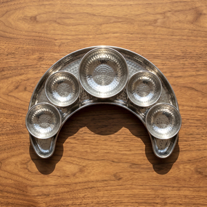 Bandeja de Servir Curva de Metal Plateado con Juego de Cinco Cuencos Martillados, Utensilios de Cocina, Artesanía, Decoración de Mesa, Centro de Mesa Moderno, Regalo para Condimentos - Product Image 2
