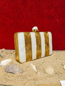 Pochette indienne artisanale en nacre avec détails géométriques en laiton et pierres d'agate, sac de soirée de luxe pour femme - Product Image 2