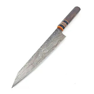 Cuchillo de chef de acero de Damasco con mango de madera y detalles naranjas - Product Image 4