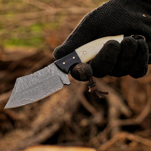Cuchillo de caza y camping estilo vaquero personalizado de acero de Damasco, tipo Bull Cutter, de hoja fija, para desollar, con funda de cuero - Product Image 4