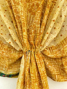 Caftan en soie crêpe jaune imprimé à la main Style indien sorties décontractées tissu en mousseline de soie pour elle - Product Image 4