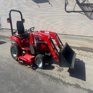 Achetez un tracteur à roues miniatures Massey Ferguson GC1705 48HP 23HP avec chargeur frontal et équipements de qualité supérieure, prêt à l'emploi immédiat - Product Image 5