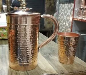 Ensemble de carafes en cuivre pour moments festifs haut de gamme, service d'eau en métal avec verres, durable, réutilisable, pour service de table - Product Image 1