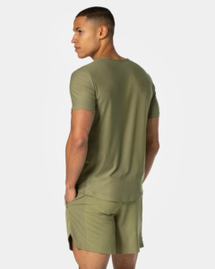 เสื้อยืดคอกลมสีเขียวมะกอกสำหรับผู้ชาย ทรงปกติ ผ้าโพลีเอสเตอร์ 100% น้ำหนัก 220 กรัม ระบายอากาศได้ดี ป้องกันการเป็นขุย เหมาะสำหรับออกกำลังกาย ODM - Product Image 5