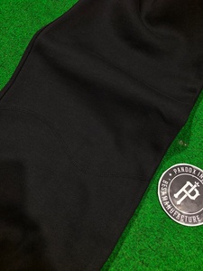 Pantalon homme en tissu peigné 100% coton premium, 400 GSM, anti-boulochage, respirant, couleur noire, avec revers personnalisés et plis sur le devant - Product Image 6