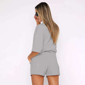 Ensemble court deux pièces gris à carreaux vintage pour femme, coupe classique, en polyester/coton, écologique, pour usage quotidien - Product Image 3