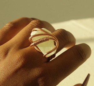Bague en cuivre, aspect attrayant, bijoux artisanaux de qualité supérieure pour cadeau, fabriquée par des artisans expérimentés, cadeau durable et confortable. - Product Image 1